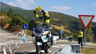 ¿Qué significa que la Guardia Civil te saque un banderín amarillo en la carretera?