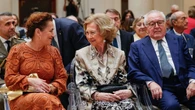 La Reina Sofía rescata uno de sus looks más icónicos de Escada para una velada de premios en Madrid