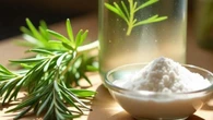 Por qué debes mezclar romero con bicarbonato: el remedio casero que debes conocer para cuidar el cabello