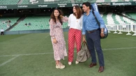 Tana Rivera se olvida de sus alpargatas de cuña favoritas por las zapatillas de padre más bastas que también se llevan con vestidos boho