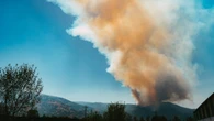 Arden varias casas en Casar de Cáceres y preocupa mucho que el fuego se acerque Plasencia