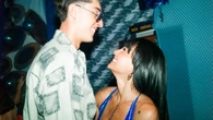 Aitana apuesta por la comodidad (y el estilo) para despedirse de Ibiza en jet privado junto a Plex