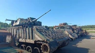 Rusia coge un blindado Bradley estadounidense, símbolo del apoyo militar occidental a Ucrania, y lo pone uno de sus cañones
