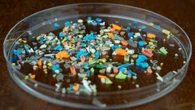 Esta es la manera sorprendente de eliminar todos los microplásticos de tu agua de forma casera