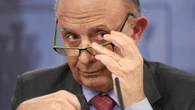 La vida en la intimidad de Cristóbal Montoro: de villano a fiscal al "carpe diem" junto a sus nietos