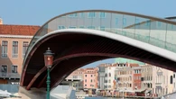 Venecia gastará 2 millones de euros para cambiar materiales en el polémico puente que Calatrava hizo sobre el Gran Canal