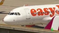 Un hombre desata el pánico en un vuelo de Reino Unido al gritar que tiene una bomba: acaba reducido por otro pasajero