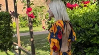 Eugenia Martínez de Irujo deslumbra con un vestido de estampado ikat de Philippa 1970