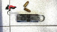 Confiscan en Nápoles una inédita pistola-llavero capaz de disparar hasta dos balas