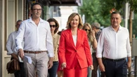 Pilar Alegría responde a Page: los debates internos, "de puertas para dentro"