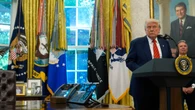 El último plan de Trump contra la inmigración ilegal: deportación hacia Libia empleando aviones militares