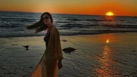 Nos acabamos de enamorar del caftán que Sara Carbonero lleva a la playa y que nosotras vamos a usar para volver a la oficina