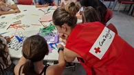 Un estudio demuestra que ayudar a los demás dos horas a la semana contribuye a frenar el deterioro cognitivo