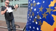 El Gobierno de Aragón lleva a la Fiscalía al actor catalán Toni Albà por celebrar en 'X' la muerte de Lambán