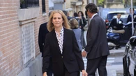 La Infanta Elena nos deja claro que la camisa con lunares es la tendencia de la primavera (y la Feria de Abril)