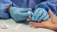 Arrestan en Florida a una mujer que atendió a 4.486 pacientes haciéndose pasar por enfermera: se enfrenta a 14 cargos por fraude y ejercicio ilegal