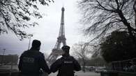 Un hombre que amenaza suicidarse mantiene rehenes en un restaurante cerca de París