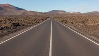 ¿Dónde está la línea recta más larga de España? ¿Cuántos kilómetros tiene?