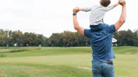 El Gobierno acelera para aprobar el permiso parental remunerado de ocho semanas antes de que le cueste a España 43.000 euros diarios de multa