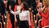 El look más francés (y elegante) de la Reina Letizia con pantalón marinero en su visita a Murcia