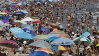 Vacaciones exprés y ajustadas: los españoles recortan su verano a 1,9 semanas con un presupuesto de1.763 euros, 317 euros menos que la media europea
