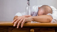 Mueren 13 personas en Kuwait y docenas más sufren problemas de visión por un lote de alcohol contaminado
