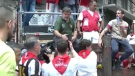 ¿Por qué todos los corredores del encierro quieren tocar la mano de Miguel Reta en Mercaderes?