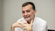 IU propone obligar a los cargos públicos que acrediten sus títulos para zanjar la guerra de los currículums