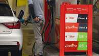 Los carburantes continúan su tendencia a la baja: el litro de gasolina se sitúa en 1,558 euros y el de diésel en 1,490 euros