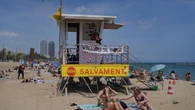 "No pueden ni multar ni obligar a nadie a salir del agua": un abogado aclara lo que pueden hacer los socorristas en zonas con restricciones de ingreso en playas
