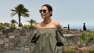 Vicky Martín Berrocal se despide de Lanzarote con el conjunto con shorts cortitos y top de escote Bardot más tendencia