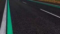 Un profesor de autoescuela explica para qué sirven las líneas verdes y azules de la carretera