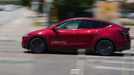 Los fallos de los robotaxis de Elon Musk en solo 6 días: desde invadir el carril contrario a frenazos fantasma