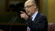 El despacho ligado a Montoro se valió de un entramado para "tapar" el destino de las comisiones, según el juez