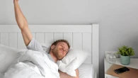 Si te despiertas a la misma hora todas las mañanas sin alarma, esto es lo que la psicología dice de ti