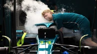 Fernando Alonso puede olvidarse de ayuda este año: "Newey no va a reuniones ni responde correos..."