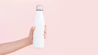 Limpiaban la botella térmica después de cada uso: murió por envenenamiento causado por el termo desgastado