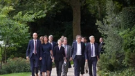 Macron inicia los contactos con los partidos francese para nombrar a un nuevo primer ministro