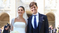 Carla Vico triunfa con un look nupcial clásico de firma española y bolero de encaje en Madrid