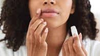 5 mejores bálsamos labiales con protección solar