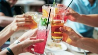 “El alcohol se asocia con un menor riesgo de mortalidad por todas las causas”, señala un polémico estudio