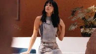 Aitana también se apunta a la tendencia de la falda sobre el pantalón para un día en México con Sebastián Yatra