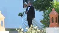Cristina Serrano se casa con Luis Astolfi Jr. en Marbella con un vestido romántico, diadema floral y cola infinita