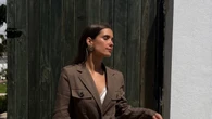 María Pombo se va de comunión con traje de lino 'made in Spain' en el color tendencia del 2025