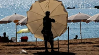 Ni pintura ni barniz: el producto que debes rociar a tu hamaca de la playa para que no se oxide