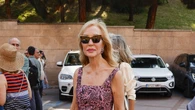 Carmen Lomana ya ha sacado del armario sus sandalias rojas más cómodas de firma española