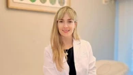 ¿Qué va primero la crema hidratante o el protector solar? Una dermatóloga responde