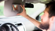 La multa que te puede poner la Guardia Civil por utilizar la visera parasol del coche