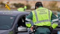 La Guardia Civil comenzará a revisar los parabrisas de miles de coches: ten cuidado si te ocurre esto