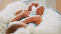 Identifican la causa de una enfermedad devastadora en bebés que empieza aparentemente con síntomas leves